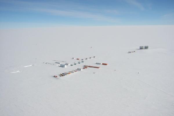 A new Antarctic deep ice core will be drilled at the Little Dome C site in the coming years and optimal tools will be developed in the quest to unlock the climate and environmental secrets of the oldest ice (Credits: BAS).